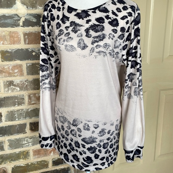 Tickled Teal Marley Tunic Sweater in Ombré Leopard Long Sleeve Lightweight Long - Picture 4 of 13